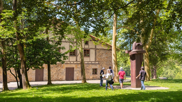 Images of the interior and exterior of Chillida Leku.