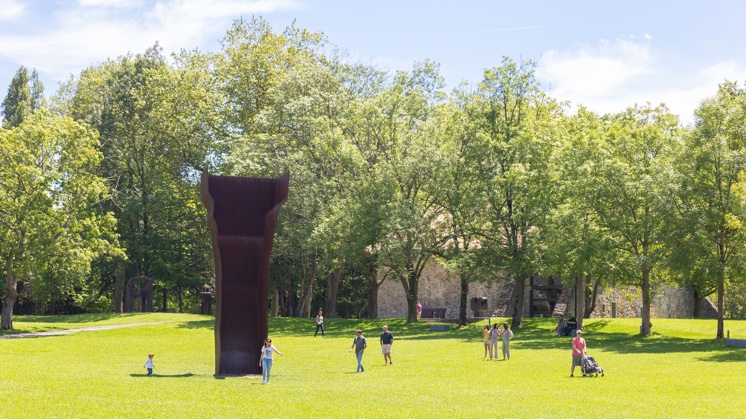 Images of the interior and exterior of Chillida Leku.