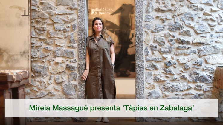 Mireia Massagué, directora de Chillida Leku, posa en el interior del caserío Zabalaga.