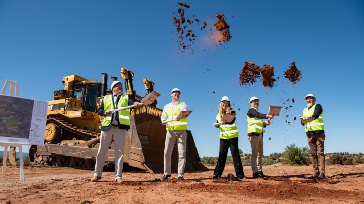 Autoridades da Austrália do Sul na colocação da primeira pedra de Port Augusta.