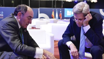Ignacio Galán, presidente de Iberdrola, junto a John Kerry.