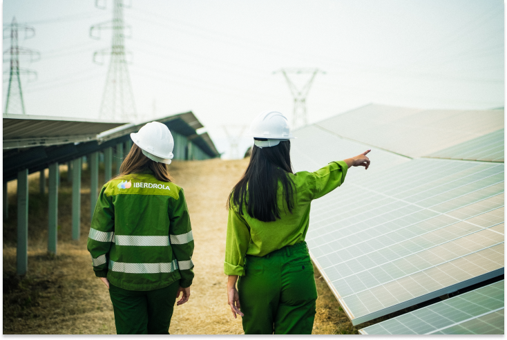 Iberdrola workers at a photovoltaic power plant