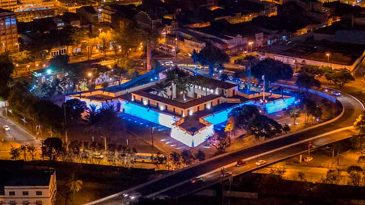 Iluminação do Forte de São Tiago das Cinco Pontas no Recife (Pernambuco).