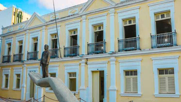 Illumination of the Câmara Cascudo Memorial, in Natal (Brazil).