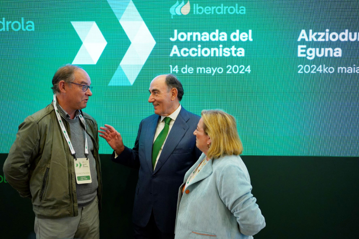 Ignacio Galán com acionistas da Iberdrola em Bilbao.