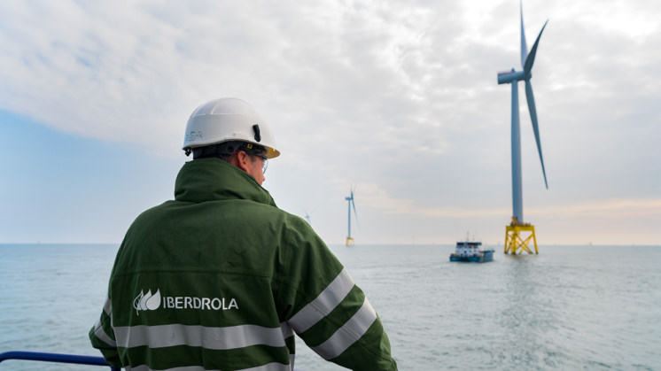 A aposta nas energias renováveis é um dos pilares sobre os quais o grupo Iberdrola alicerça seus compromissos de mitigação. (Fotografia: parque eólico offshore de East Anglia ONE no Reino Unido).
