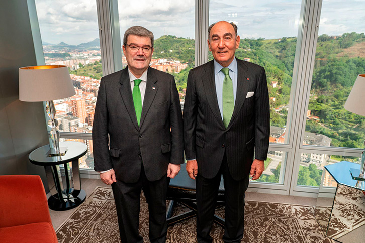 Ignacio Galán com o prefeito de Bilbao, Juan Mª Aburto.