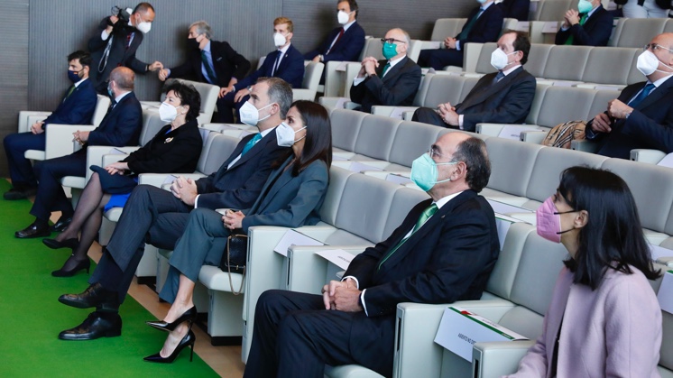 Los Reyes, la ministra de Educación y el presidente del grupo Iberdrola entregaron los Premios RETO al Proveedor del Año.