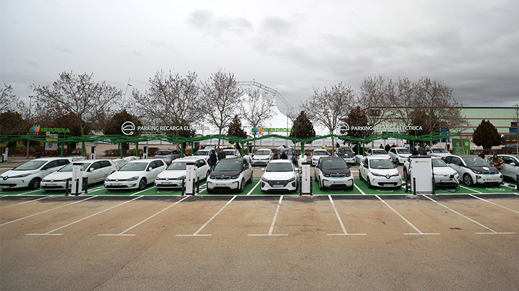 Iberdrola installed at Madrid's IFEMA trade fair the first sustainable parking lot in a fairground in Spain.