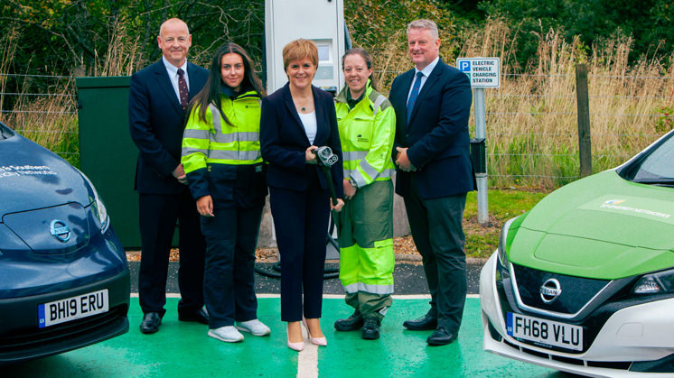 O CEO da SP Energy Networks, Frank Mitchell, com a ministra principal da Escócia, Nicola Sturgeon, no lançamento da associação estratégica no dia 29 de agosto de 2019.