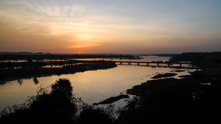 A extração petrolífera está envenenando as águas do delta do rio Níger.