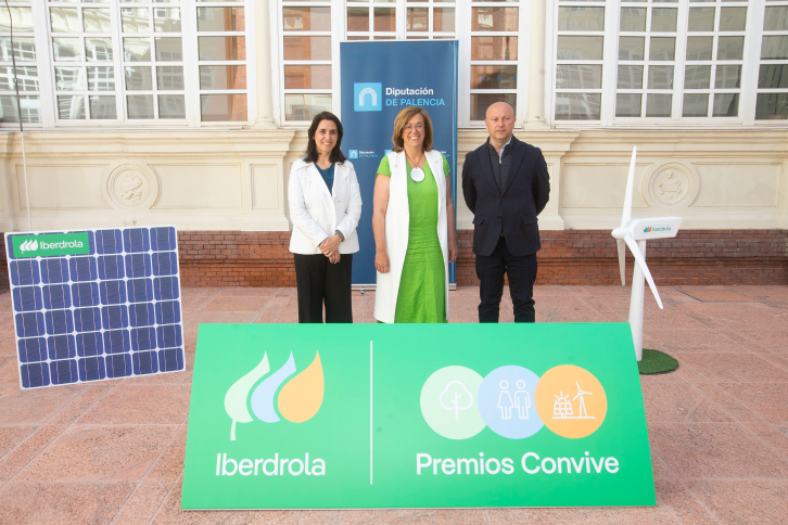 The President of the Provincial Council of Palencia, Ángeles Armisén; the Mayor of Paredes de Nava, Luis Antonio Calderón, and the head of Analysis and Special Projects at Iberdrola, Marta Martínez, were responsible for providing the public this morning with all the details of the launch of this second edition of the Convive Awards.