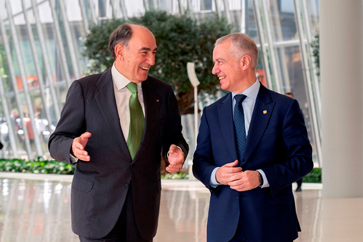 The Executive Chairman of Iberdrola, Ignacio Galán, with the Lehendakari in functions, Iñigo Urkullu.