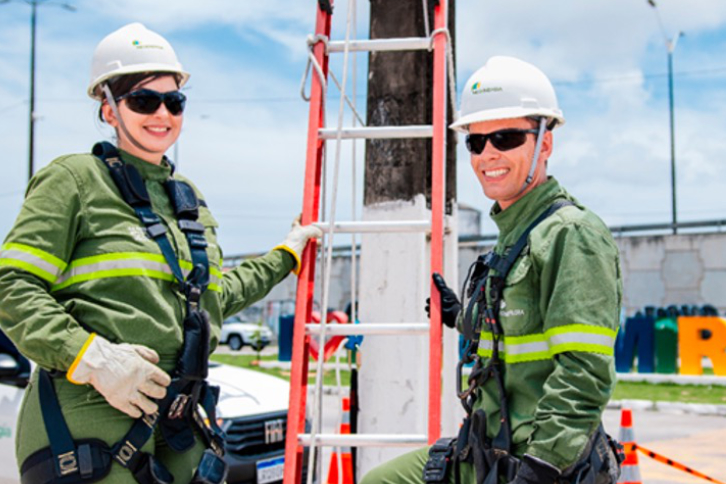 Neoenergia workers.