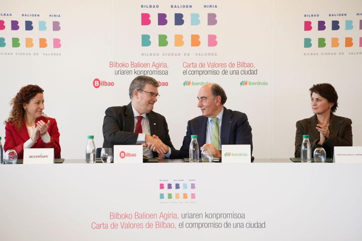 The Mayor of Bilbao, Juan Mari Aburto, and the Chairman of Iberdrola, Ignacio Galán, signed the city's Charter of Values this morning in the Biscayan capital.