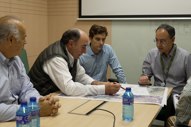 Ignacio Galán during one of his visits to the affected area to assess the situation of the affected networks.