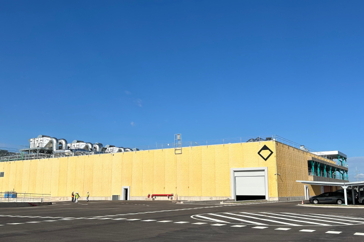 The energy company and the diamond manufacturing company signed a contract to supply the power necessary for the diamond manufacturing process in Trujillo