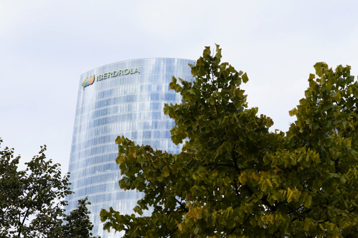 Torre Iberdrola arbol
