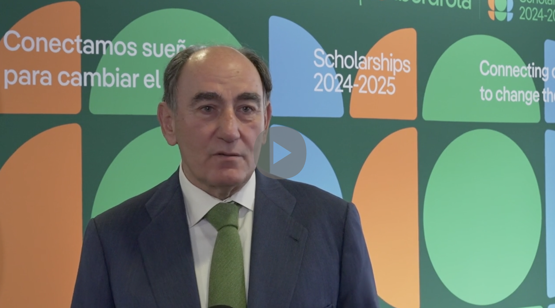 Su Majestad el Rey Felipe VI hace entrega de las Becas Iberdrola
