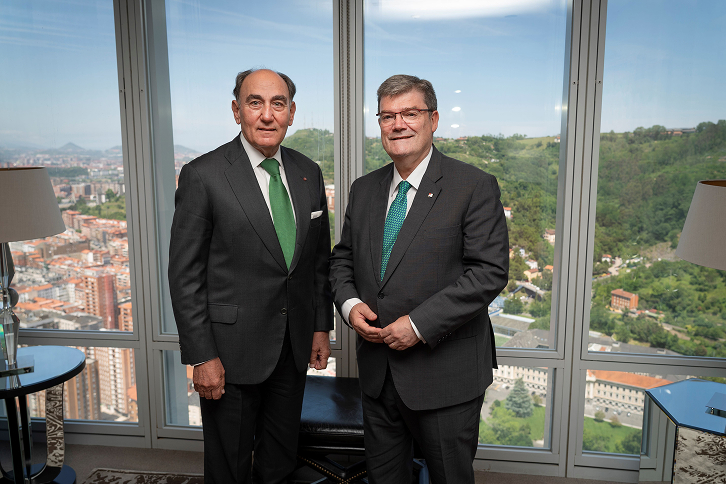 Ignacio Galán, presidente executivo da Iberdrola, com Juan Mari Aburto, prefeito de Bilbao.