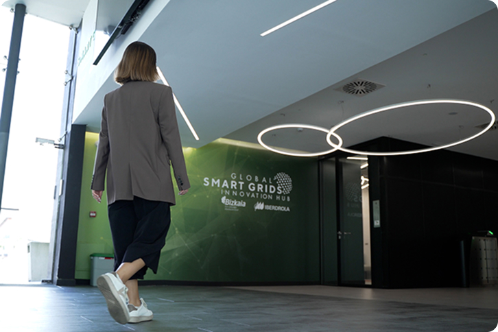El centro cuenta con laboratorios, una sala de desarrollo de proyectos y otra de desarrollo creativo, puestos de trabajo individuales y área de 'coworking', además de un anfiteatro para presentaciones y formación