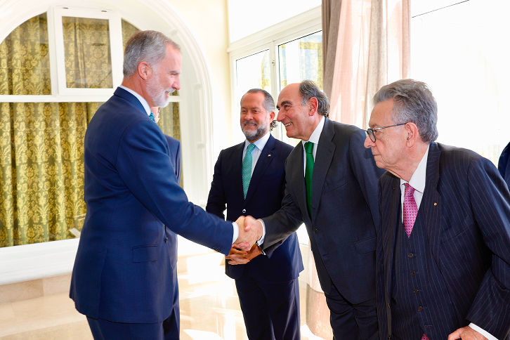 Ignacio Galán, con el Rey de España, en el VII Foro La Toja-Vínculo Atlántico
