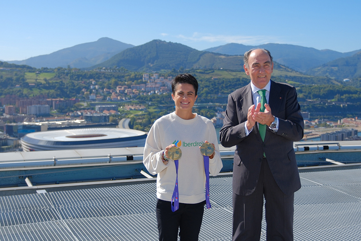 Ignacio Galán recebe na Torre Iberdrola a atleta de marcha María Pérez após seus dois ouros em Tóquio