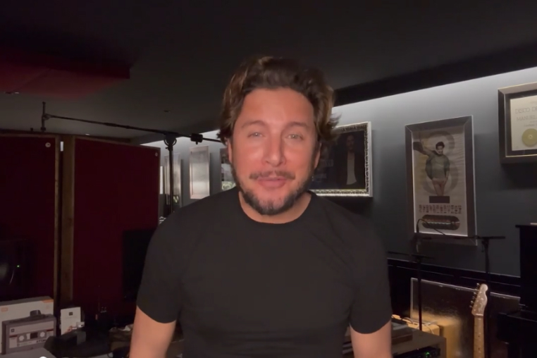 Felicitación por el 125 aniversario de los cantantes Manuel Carrasco, Ana Mena y Álvaro de Luna