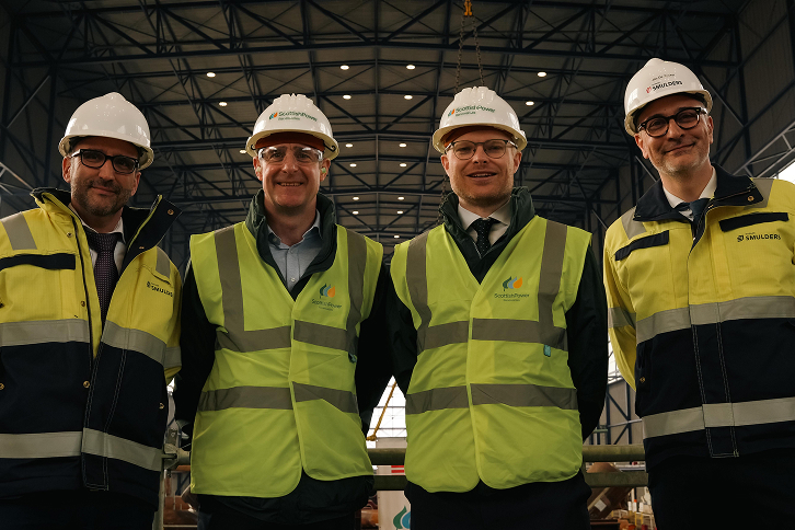 From left to right: David Muylaert, CEO of Smulders; Charlie Jordan, CEO of ScottishPower Renewables; Michael Shanks, UK Secretary of State for Energy; and Jan De Rycker, Smulders’ Director of Projects for Belgium and the UK.