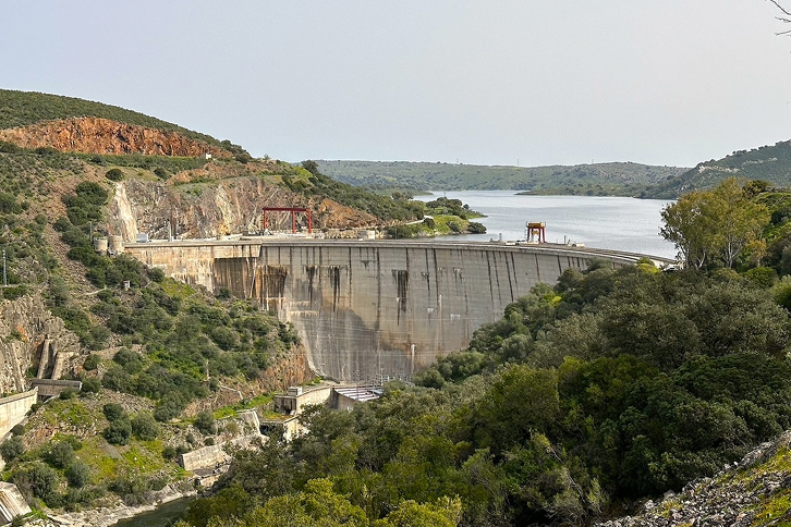 Central hidroeléctrica de bombeo de Valdecañas (Cáceres, España)