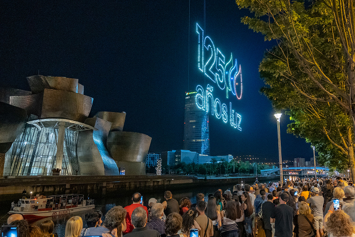 Espetáculo recorde com 1.500 drones no céu de Bilbao para comemorar o 125º aniversário da Iberdrola