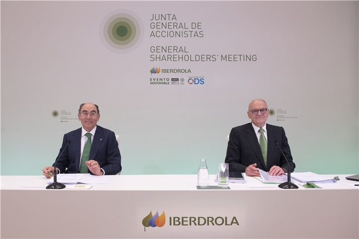 Ignacio Galán, presidente de Iberdrola, junto a Julián Martínez-Simancas, secretario del Consejo de Administración