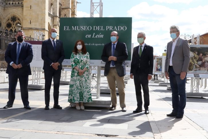 O curador da mostra, Fernando Pérez Suescun; o prefeito de Leão, José Antonio Diez; a coordenadora-geral de Educação do Museu Nacional do Prado, Ana Moreno; o diretor-geral de Políticas Culturais do governo regional de Castela e Leão, José Ramón González; o presidente da Fundação Iberdrola España, Fernando García; e o delegado territorial do governo regional em Leão, Juan Martínez Majo.