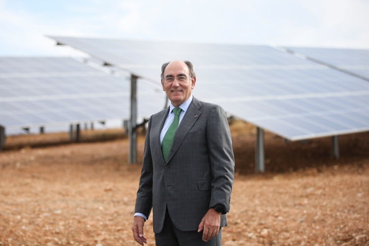 Ignacio Galán, during his visit to the Andévalo photovoltaic plant (Huelva).