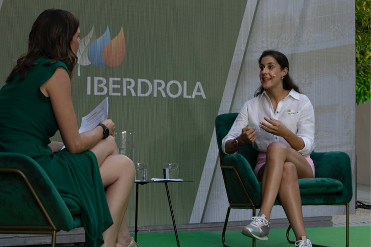 Carolina Marín interviewed during the act of support for athletes at the Lázaro Galdiano Museum.