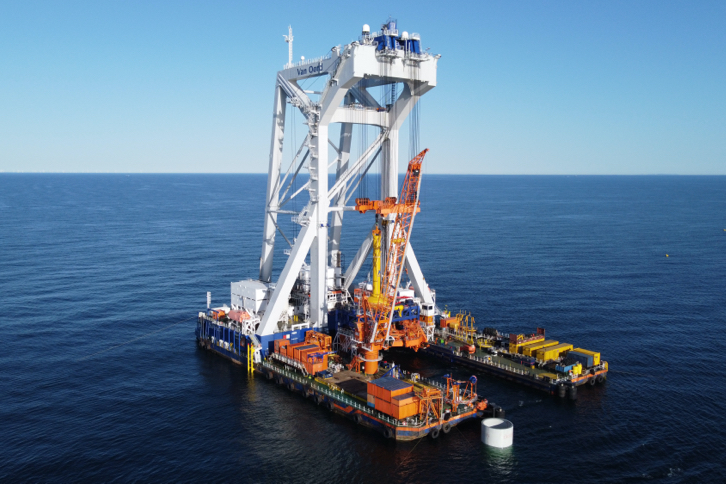 8,000-ton heavy lift installation vessel Svanen.