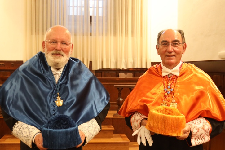 Frans Timmermans, Executive Vice-President of the European Commission, and Ignacio Galán, President of the Social Council of the USAL, at the ceremony where Timmermans was awarded an honorary doctorate.