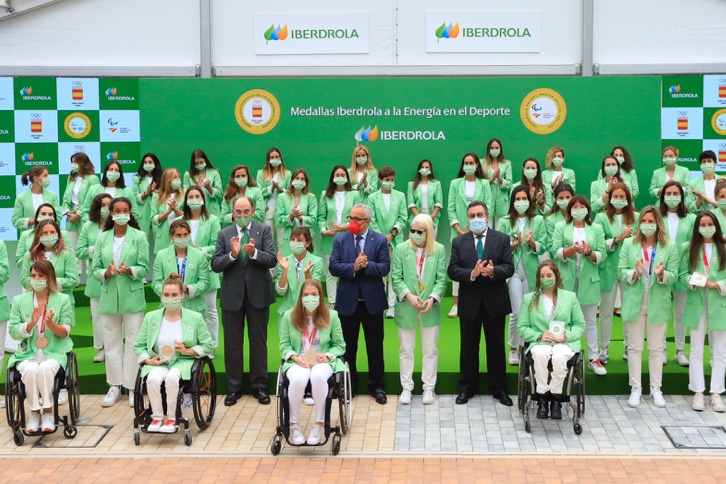 El presidente de Iberdrola, junto a los presidentes del Comité Olímpico Español y Comité Paralímpico Español en el acto de reconocimiento a las deportistas olímpicas y paralímpicas de Tokio 2020.