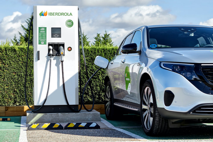 Iberdrola electrificará los parkings de las tiendas de Leroy Merlin en España