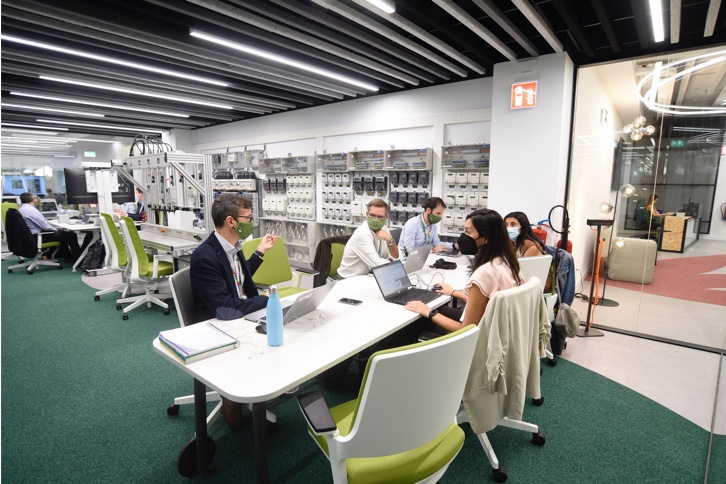 El presidente de Iberdrola, Ignacio Galán, y el diputado general de Bizkaia, Unai Rementeria, inauguran oficialmente el Global Smart Grids Innovation Hub.