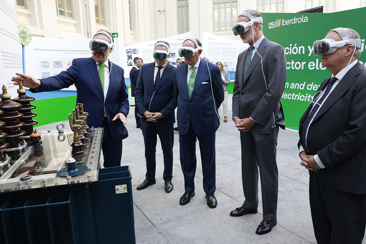 La muestra cuenta con un recorrido inmersivo gracias a unas gafas de realidad virtual