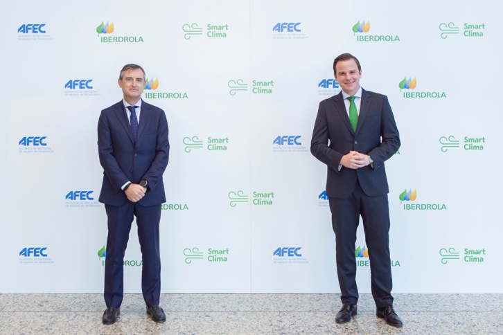 De izquierda a derecha: Luis Mena, presidente de AFEC, y Luis Buil, director global de Smart Solutions de Iberdrola.