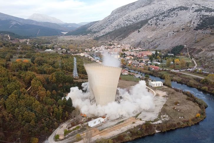 Resources demolition at the Velilla del Río Carrión thermal power station