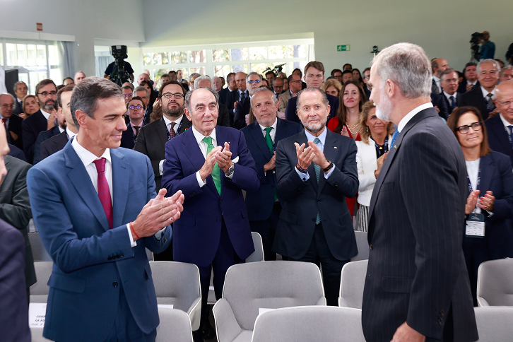 Ignacio Galán asiste a la inauguración del Foro La Toja 2026 junto a S.M. el Rey