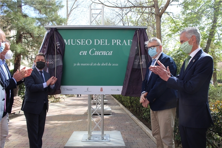 De izquierda a derecha: Emiliano García-Page, presidente de la Junta de Castilla-La Mancha; Miguel Falomir, director del Museo Nacional del Prado; Fernando García, presidente de la Fundación Iberdrola España