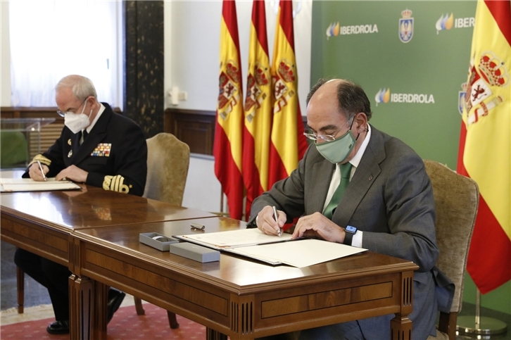 El presidente de Iberdrola, Ignacio Galán, y el Jefe del Estado Mayor de la Defensa (JEMAD), almirante general Teodoro E. López Calderón