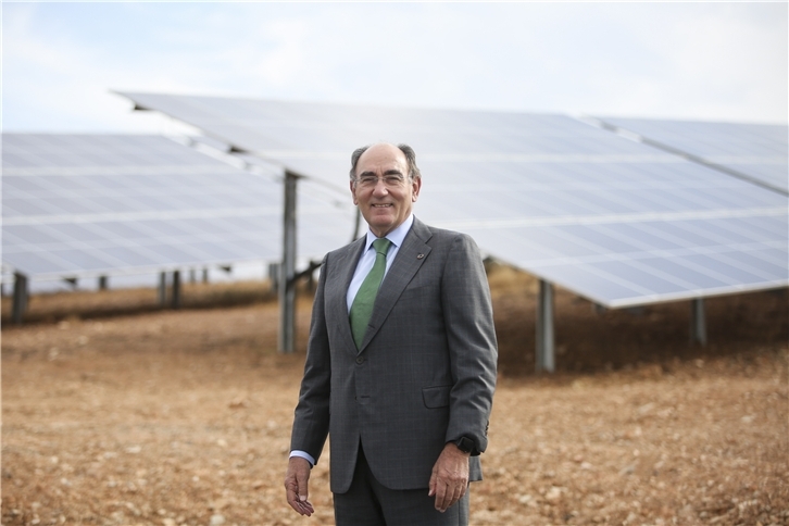 Ignacio Galán, presidente de Iberdrola, en la planta fotovoltaica Andévalo, en Huelva