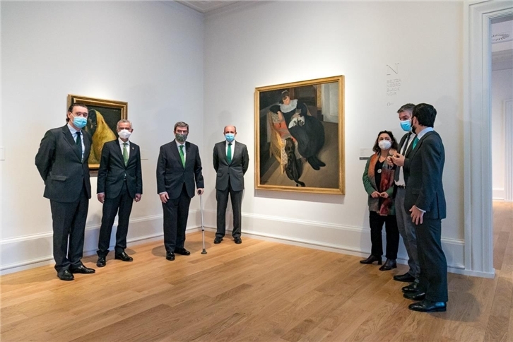 De izquierda a derecha: Miguel Zugaza, director del Museo de Bellas Artes de Bilbao; Fernando García Sánchez, presidente de la Fundación Iberdrola España; Juan Mari Aburto, alcalde de Bilbao y presidente de la Fundación Museo de Bellas Artes de Bilbao; Ramón Castresana, director de la Fundación Iberdrola España; María José Ruiz-Ozaita, jefa del Departamento de Conservación y Restauración del museo; Javier Novo, coordinador de Conservación e Investigación; y Rafael Orbegozo, asesor de Presidencia de Iberdrola y vocal del Patronato del museo