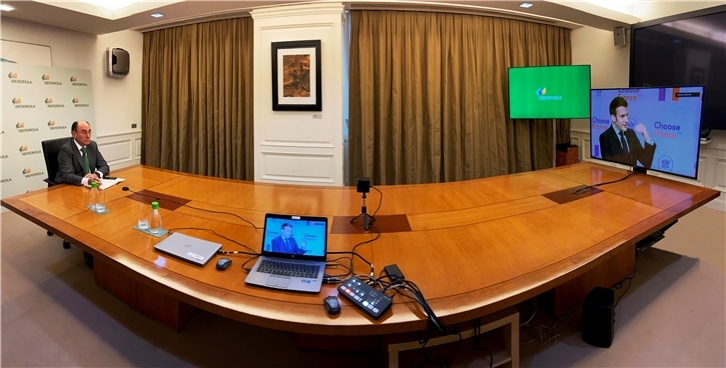 El presidente del grupo Iberdrola, Ignacio Galán, en un encuentro virtual con el presidente francés, Emmanuel Macron