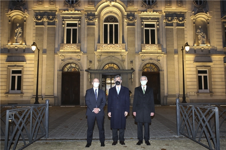 De izquierda a derecha, Juan Carlos Campo, ministro de Justicia del Gobierno de España; Fernando García, presidente de la Fundación Iberdrola España; y Carlos Lesmes, presidente del Tribunal Supremo y del Consejo General del Poder Judicial